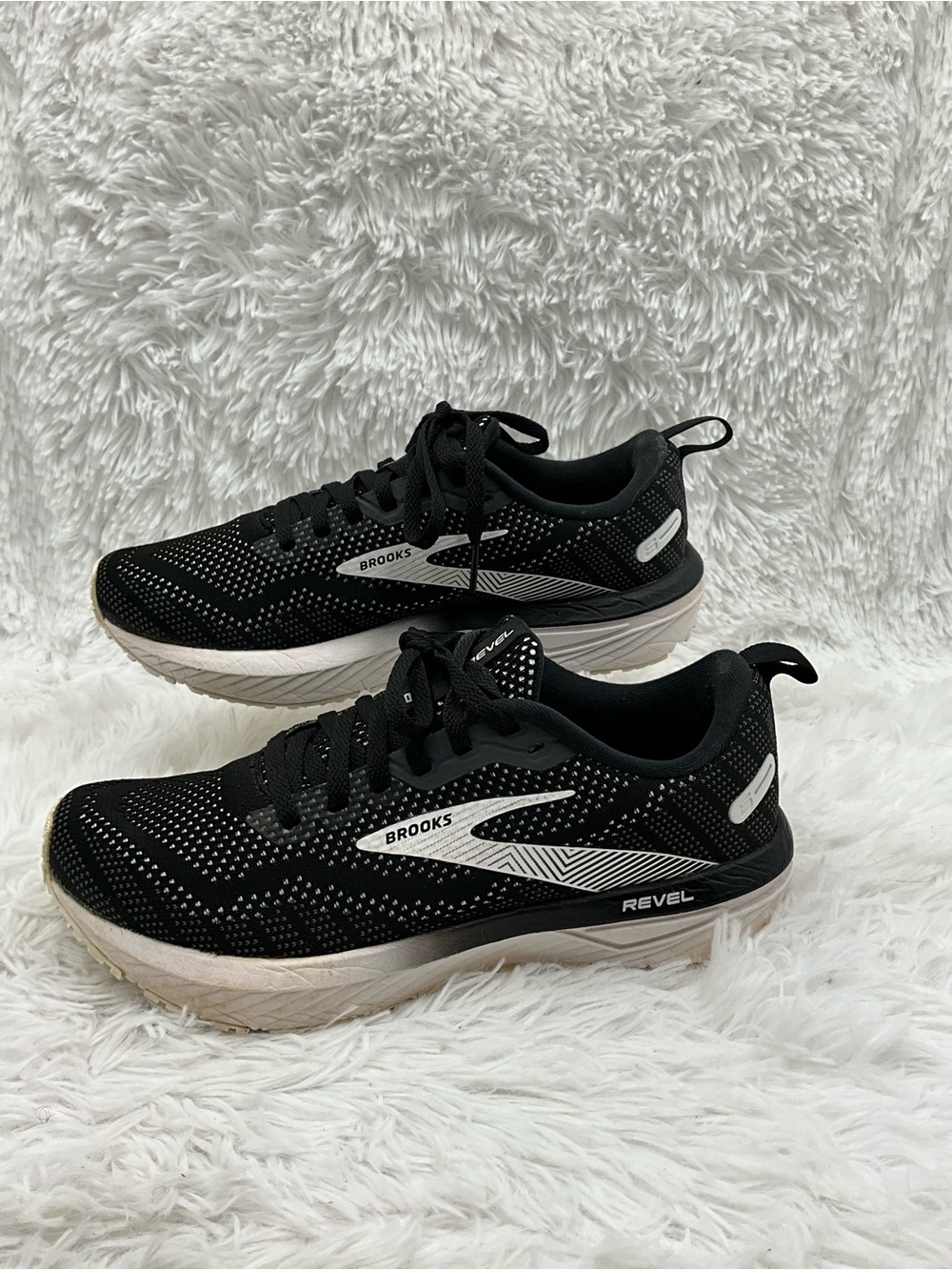 Brooks Revel 6 Sneakers Size 7.5 B Black & White Accents Running Shoes